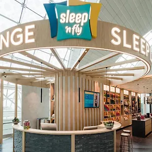 Capsule hotel Sleep 'n Fly Sleep Lounge, B-gates Terminal 3 - Transit Only, Dubai